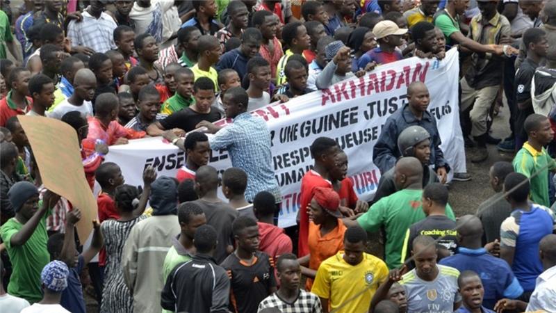 Opposition says 700,000 people joined the rally, 200,000 more than the number given by security forces Man killed as 500,000 join Guinea opposition rally