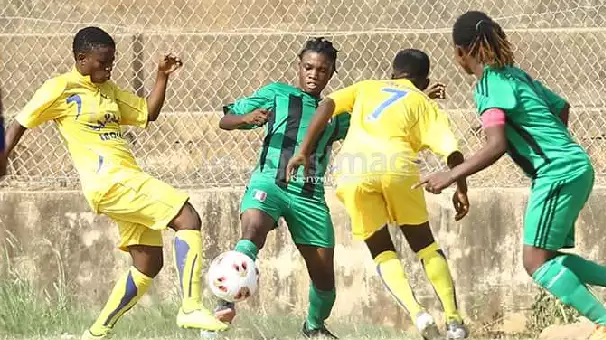 Ampem Darkoa, Hasaacas hold on tight (Photo by Senyudzorm Adadevoh) Ampem Darkoa, Hasaacas hold on tight