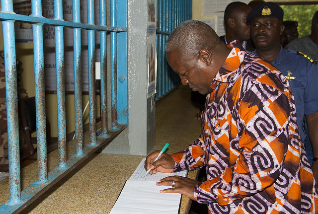 File photo: President Mahama during a visit to the Nsawam Prison President Mahama pardons 896 prisoners