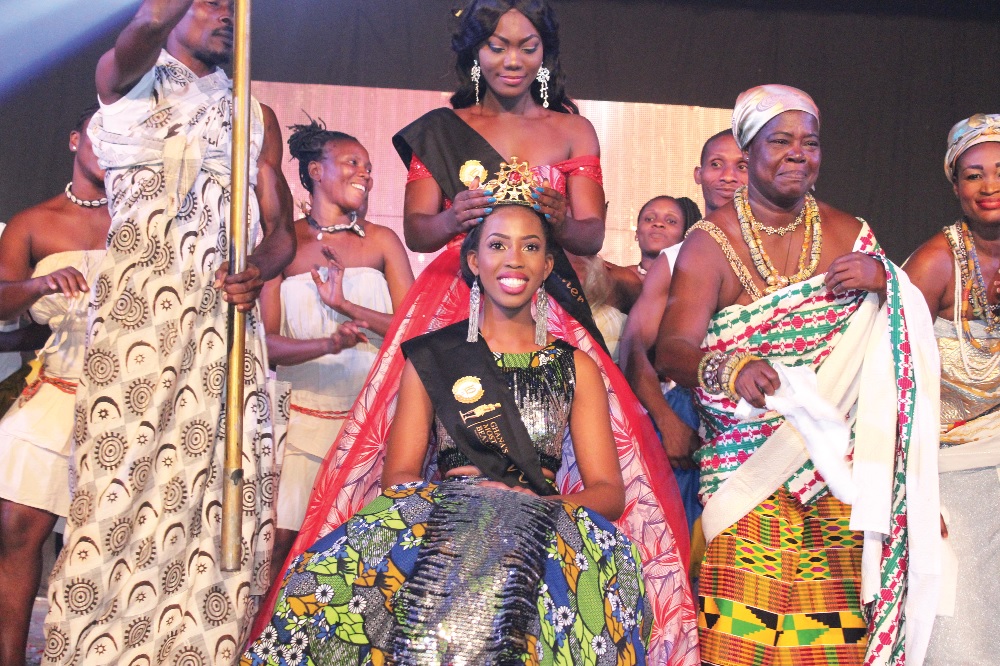 Yaba being crowned by her predecessor, Esi Yaba is Ghana's most beautiful