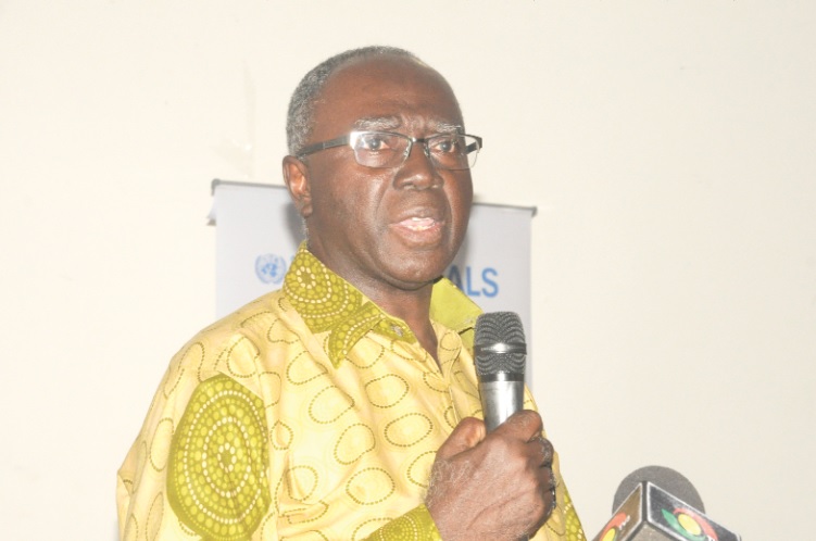 Mr Seth Safo, a Legal Advisor to the African Group of Negotiations on Climate Change, addressing the participants UNDP dialogues with political parties on climate change
