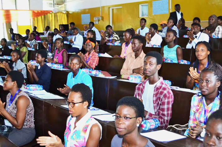 Is the digital generation at risk? The irony of analogue teachers in a digital age. How the youth are being set up to fail
