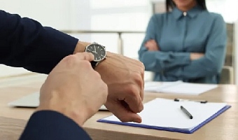 A worker has been fired after repeatedly turning up 40 minutes early for her shift - despite warnings from her boss to stop (stock image)