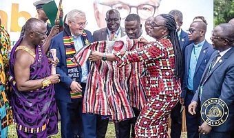 Prof. Rita Akosua Dickson (3rd from right) presenting a smock to Frank-Walter Steinmeier  (2nd from left), the German President, during his visit to the KNUST in Kumasi. Those with them are Akyamfuor Asafo Boakye Agyemang Bonsu (in Kente), the Asafohene; Frank Amoakohene (middle), Ashanti Regional Minister, and Prof. David Asamoah (right), Pro VC, KNUST. Picture: EMMANUEL BAAH