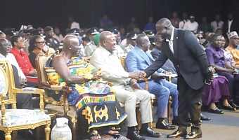 Albert Kwabena Dwumfour (right), President of the GJA, exchanging pleasantries with President John Dramani Mahama during the event. With them are Otumfuo Osei Tutu II (left), Asantehene, and other dignitaries. Pictures: EMMANUEL BAAH