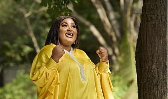 Esther Godwyll sings Aseda