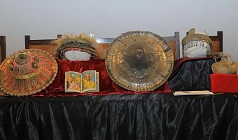 The collection includes crowns, shields and paintings all considered culturally and historically significant