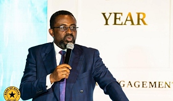 Dr Johnson Pandit Asiama (right), Governor, Bank of Ghana, interacting with Albert Kwabena Dwumfour (left), President, GJA, at the inaugural Governor's New Year Media Engagement
