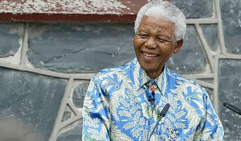 Mandela's eldest daughter has the go-ahead to sell off personal items, including one of his iconic floral shirts