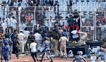 As it became apparent Messi's appearance had ended, local media say the scene turned ugly