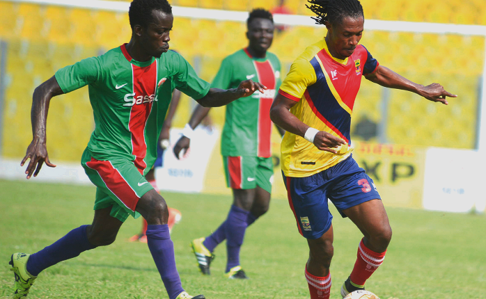 Hearts midfielder Mustapha Essuman pursued by his Techiman City marker in last Saturday’s clash. Picture: EMMANUEL QUAYE Hearts midfielder Mustapha Essuman pursued by his Techiman City marker in last Saturday’s clash. Picture: EMMANUEL QUAYE