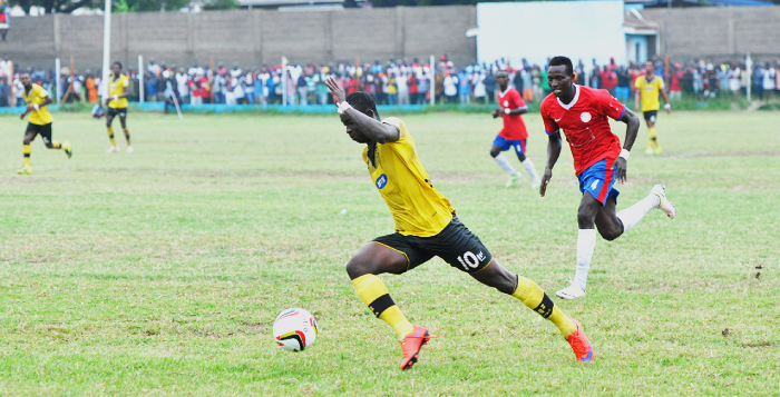 Dauda Mohammed breaks away from Liberty’s Mubarik Yussif in last Saturday’s clash at Dansoman Dauda Mohammed breaks away from Liberty’s Mubarik Yussif in last Saturday’s clash at Dansoman