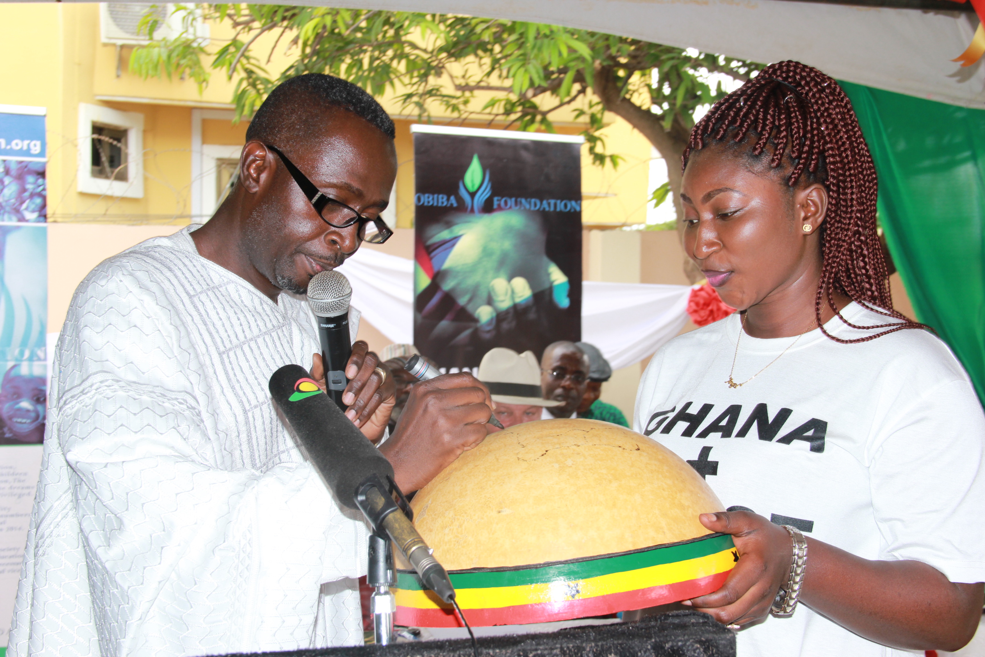 The President of the foundation Obiba Sly Collins signs on the calabash to endorse the peace campaign