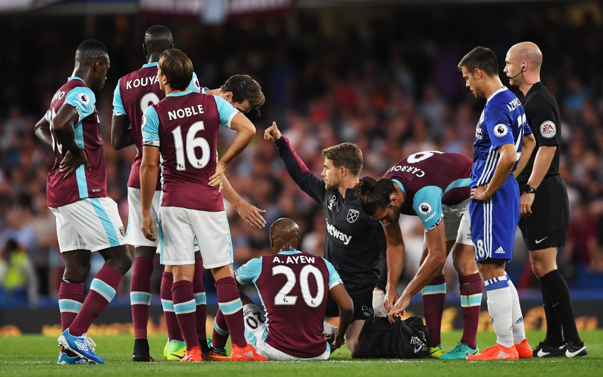 Andre Ayew suffers injury on West Ham debut