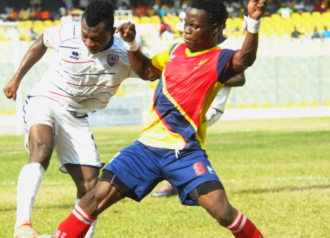 Hearts’ Samudeen Ibrahim (right) stretches to control the ball. Picture:EMMANUEL QUAYE Hearts’ Samudeen Ibrahim (right) stretches to control the ball. Picture:EMMANUEL QUAYE