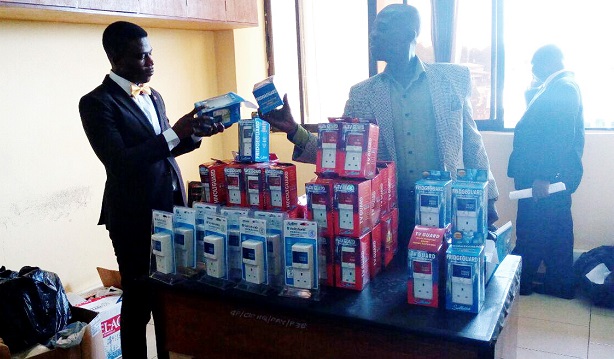 Some police investigators in on of the shops with fake products