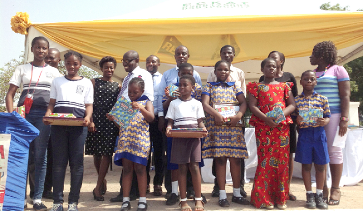  The contestants, joined by Managers of the LTS, judges and teachers for a group photograph after the competition.