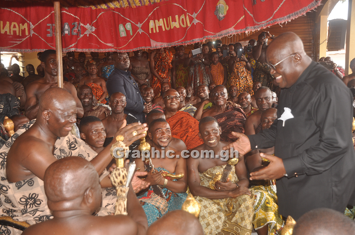 The Asantehene, Otumfuo Osei Tutu II, welcoming the President-elect, Nana Addo Dankwa Akufo-Addo, to the Manhyia palace. Picture: EMMANUEL BAAH