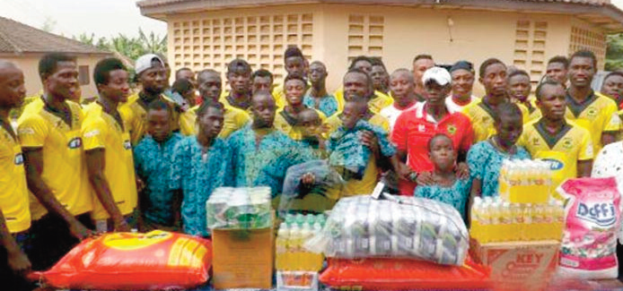 Technical handlers and players of Kotoko with some of the staff and students of the school after the presentation Technical handlers and players of Kotoko with some of the staff and students of the school after the presentation