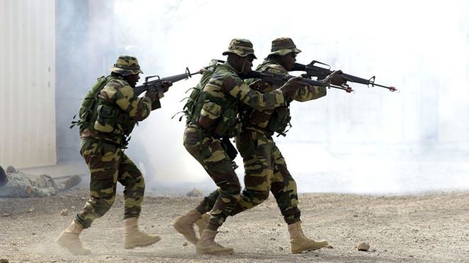  Senegal army on "stand-by" to oust Jammeh