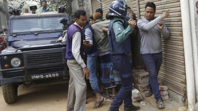 Crowds gathered during a police raid on suspected militants in the Bangladeshi capital Dhaka
