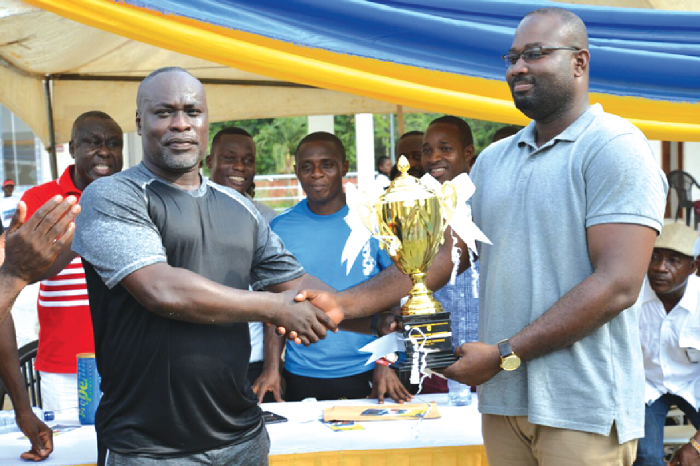 Chairman Maxwell Opoku receiving his trophy from Mr Appiah Kubi Chairman Maxwell Opoku receiving his trophy from Mr Appiah Kubi