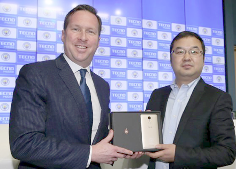 Tom Glick, Chief Commercial Officer for Man City Football Group, receives a customized Phantom 6 Plus from TECNO Mobile’s GM, Stephen Ha