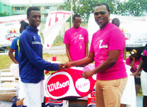 Mr David Derhnick-Coffie (right) presenting an award to last year’s U-16 winner, Emmanuel Plange Mr David Derhnick-Coffie (right) presenting an award to last year’s U-16 winner, Emmanuel Plange
