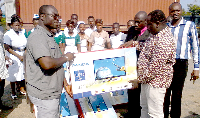 Wife of Vice-President donates to hospital