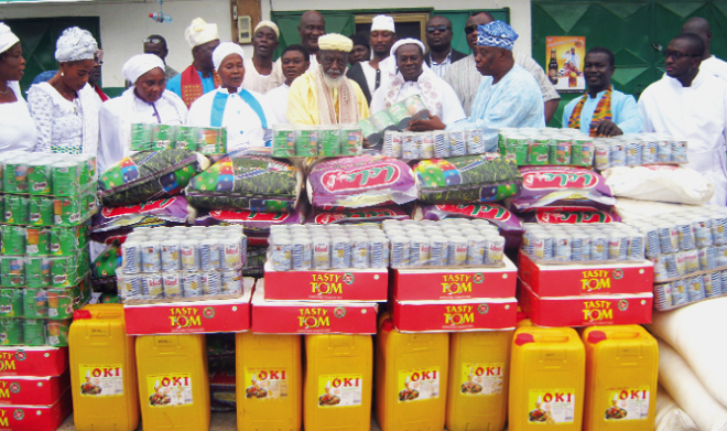 Sheikh Sharabutu receiving one of the items from Nakoa Jamson (2nd right in front row). With them are members of the council Prophets and Spiritual Churches Council supports Muslims