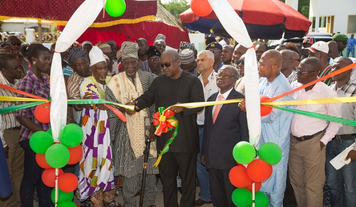 President John Mahama inaugurates library at Wa Prez inaugurates library in Wa