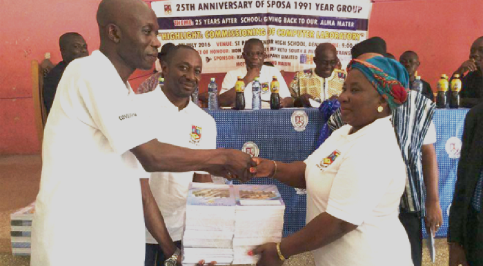 The Vice President of the year group, Mr Daniel Amehoe (left), presenting books to the Assistant Headmistress (Academic), Madam Alice Tanyedzi The Vice President of the year group, Mr Daniel Amehoe (left), presenting books to the Assistant Headmistress (Academic), Madam Alice Tanyedzi