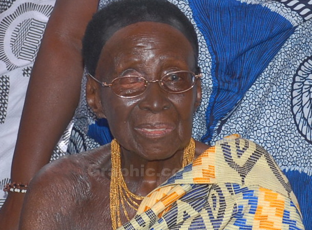 Asantehemaa, Nana Afia Kobi Serwaa Ampem II Sorrow at Manhyia as Asanteman marks one-week observation of queenmother