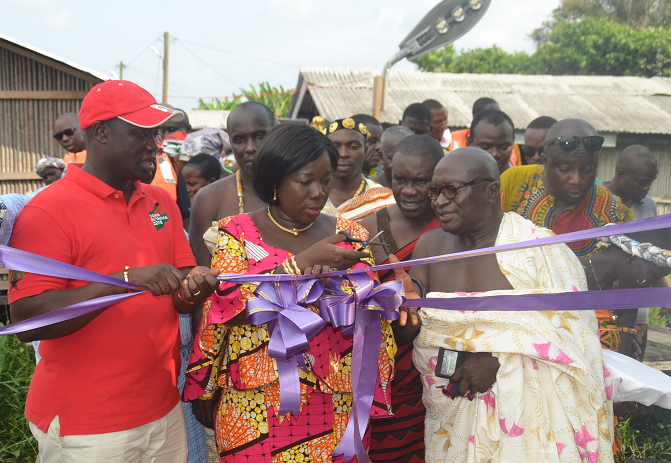 by Mrs Elizabeth Ofosu-Agyare, the Minister of Tourism inaugurating the facility. With her are some chiefs and the Minister of Petroleum, Mr Emmanuel Armah-Kofi Buah (left) by Mrs Elizabeth Ofosu-Agyare, the Minister of Tourism inaugurating the facility. With her are some chiefs and the Minister of Petroleum, Mr Emmanuel Armah-Kofi Buah (left)