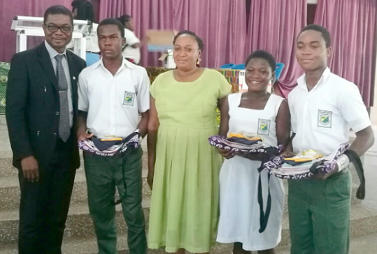 Dr John Yabani (left), Metro Health Director; representatives of Chemu SHS, Henry Adjei Adjetey, Madam Dyllis Gwira, Patroness; Deborah Aba Nyarkoah, Jonathan Agbetsoamedo in a group photograph Dr John Yabani (left), Metro Health Director; representatives of Chemu SHS, Henry Adjei Adjetey, Madam Dyllis Gwira, Patroness; Deborah Aba Nyarkoah, Jonathan Agbetsoamedo in a group photograph