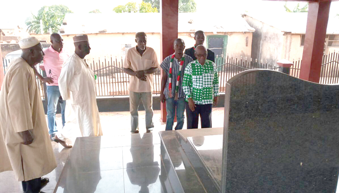 Prof. Delle (right) with some elders of the CPP at the tomb of Dr Hilla Limann, former Head of State. Prof. Delle (right) with some elders of the CPP at the tomb of Dr Hilla Limann, former Head of State.