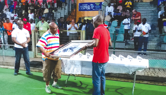 The Minister of Youth and Sports, Nii Lantey Vanderpuye (right), presenting a portrait to Nikoi Dzani The Minister of Youth and Sports, Nii Lantey Vanderpuye (right), presenting a portrait to Nikoi Dzani