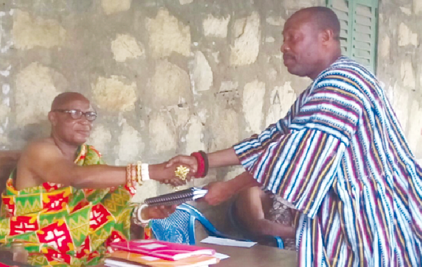 Nene Tetteh Otibo IV, the Maklalo of the Osudoku Traditional Area,  presenting the committee’s report to Nene Aadegbor Ngmongmowuyaa Kwesi Animle VI, the Paramount Chief, on behalf of the committee
