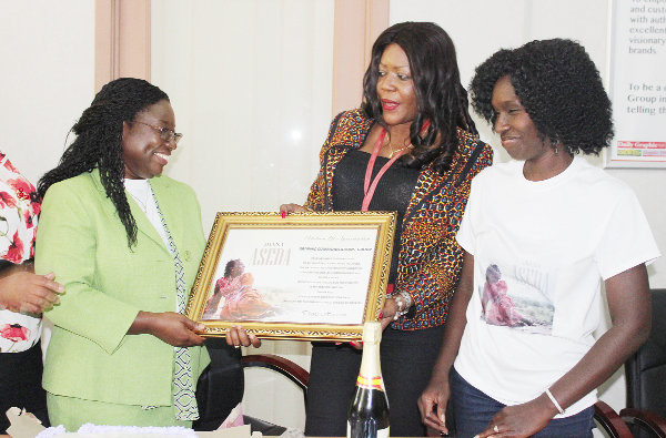 Diana Hopeson(left) presenting a citation to Adwoa Serwaa Bonsu, editor of Graphic Showbiz. Looking on is Bernice Offei Diana Hopeson(left) presenting a citation to Adwoa Serwaa Bonsu, editor of Graphic Showbiz. Looking on is Bernice Offei