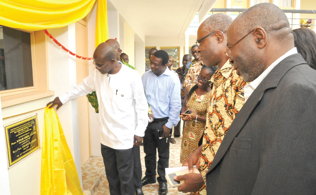 The Vice-Chancellor inaugurating the building (inset) The Vice-Chancellor inaugurating the building (inset)