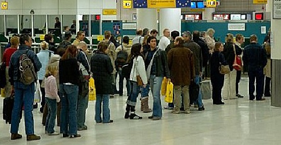 International tourist arrivals up 4% International tourist arrivals up 4%