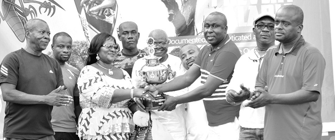 Mr and Mrs Dele of Evergreen Chemicals Limited presenting the trophy to the captain of 4 Garrison, S.S. Abebe. Mr and Mrs Dele of Evergreen Chemicals Limited presenting the trophy to the captain of 4 Garrison, S.S. Abebe.