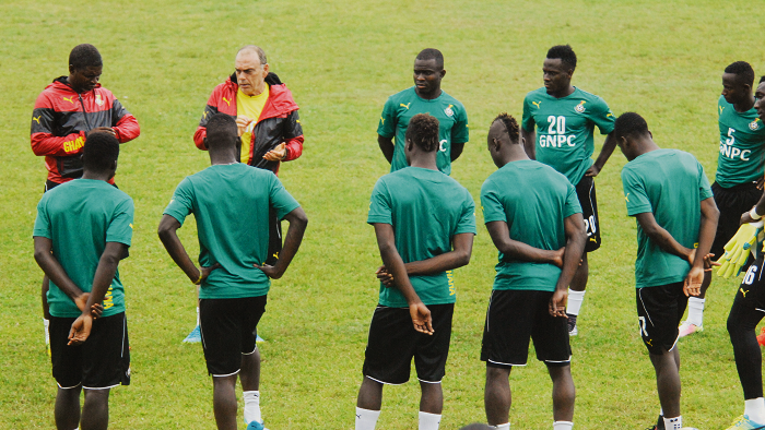 Coach Avram Grant and his players plotting the victory against Rwanda Coach Avram Grant and his players plotting the victory against Rwanda