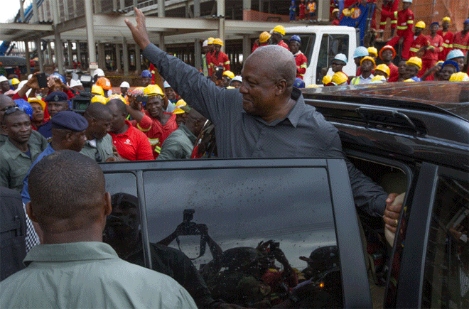 President Mahama acknowledging cheers from the public when he inspected ongoing construction works on the Kejetia market Don’t be distracted by vile criticisms – Offinsohene tells Mahama