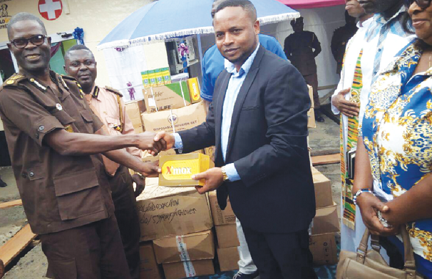 Mr Musadaidzwa (right) presenting the drugs and other medical items to DDP Mr Nelson Duit Mr Musadaidzwa (right) presenting the drugs and other medical items to DDP Mr Nelson Duit