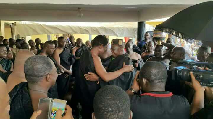 Oseadeyo Akumfi Ameyaw IV welcoming Otumfuo Osei Tutu II to his palace when the latter called on him Oseadeyo Akumfi Ameyaw IV welcoming Otumfuo Osei Tutu II to his palace when the latter called on him