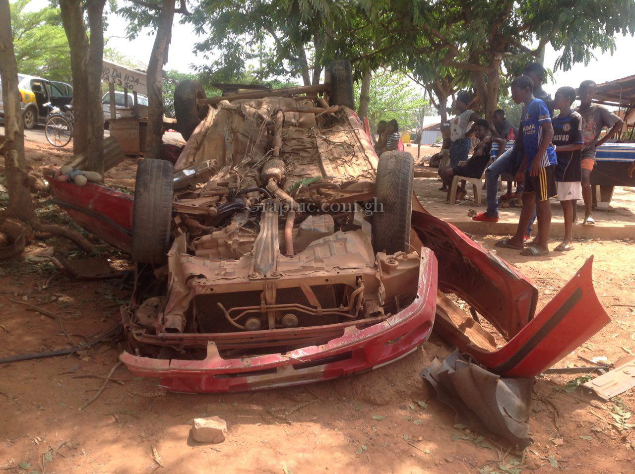 An articulated trailer from Accra collided with a Benz Sprinter, which was travelling from the opposite direction to Accra, at Gomoa Mprumeim yesterday afternoon.