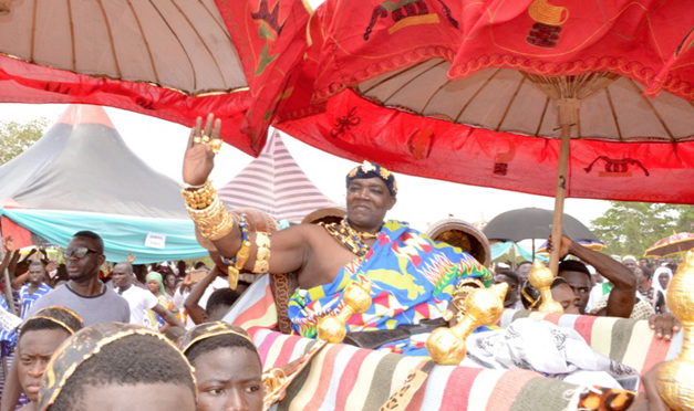 Nana Apenteng Darkwa in palanquin Nana Apenteng Darkwa in palanquin