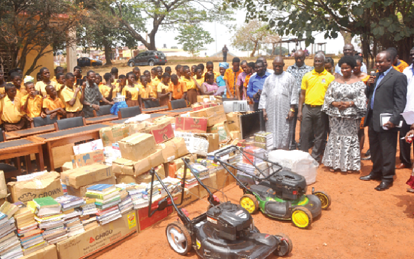 Mr Alfred Kwame Ofori (in suit), the donor, Mrs Cynthia Osei-Poku, the head teacher (second right), dignitaries and some of the pupils Mr Alfred Kwame Ofori (in suit), the donor, Mrs Cynthia Osei-Poku, the head teacher (second right), dignitaries and some of the pupils