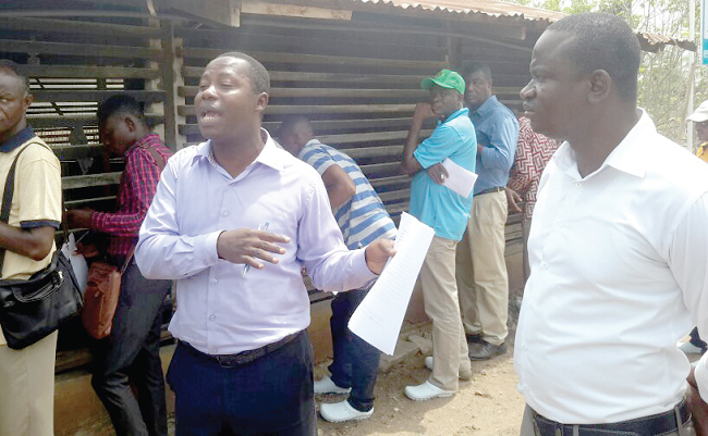 Dr Kwaku Adomako of the Department of Animal Science of the KNUST explaining issues to the participants at one of the demonstration sites Dr Kwaku Adomako of the Department of Animal Science of the KNUST explaining issues to the participants at one of the demonstration sites